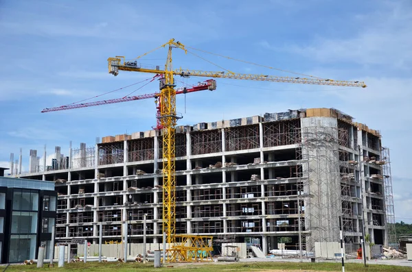 Gru e cantiere — Foto Stock