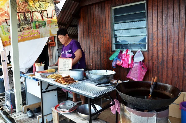 Roadside stall selling lor bak or five spice pork roll at Penan — Stock Photo, Image