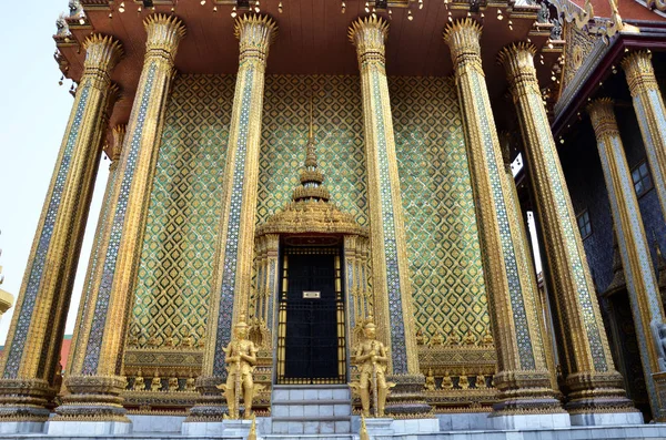 Großer palast in phra nakhon in bangkok — Stockfoto