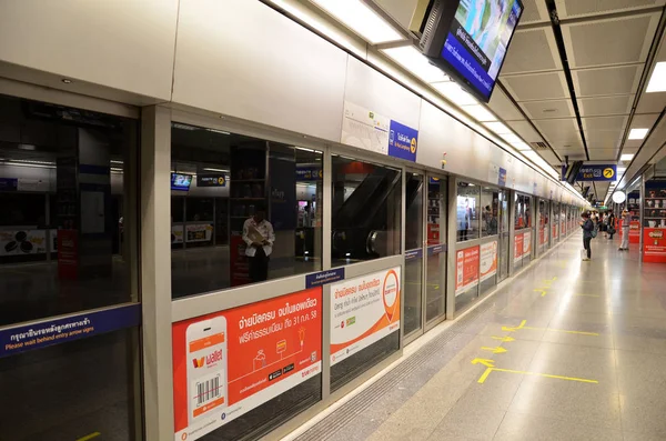 MRT tunnelbanestationen i Bangkok — Stockfoto