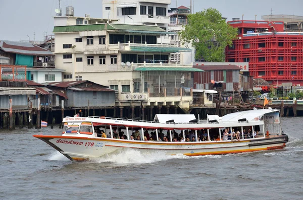 Færge båd ved Chao Phraya floden - Stock-foto