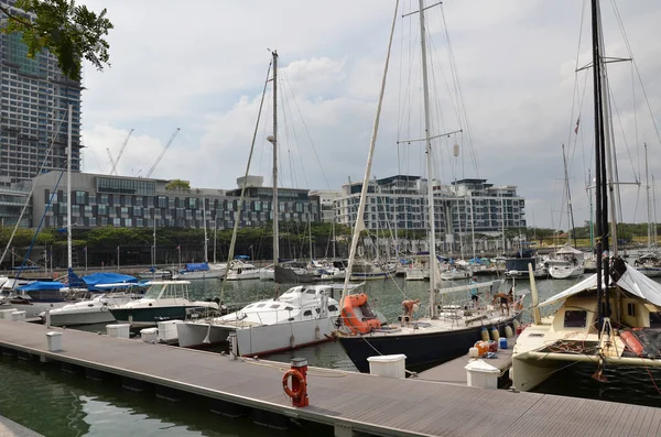 Yacht accoster à la baie de Marina dans le port de Puteri, Johor — Photo