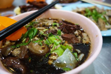 Penang ördek kway chap, şehriye çorbası alır.