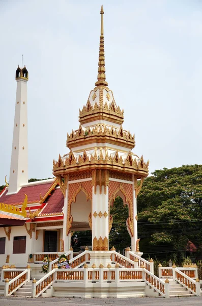 Wat Na Phra Hommes à Ayutthaya — Photo