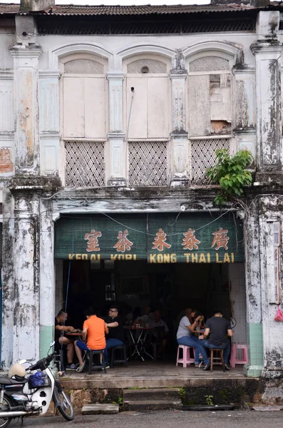 Restaurante al lado de la calle en la isla Penang — Foto de Stock
