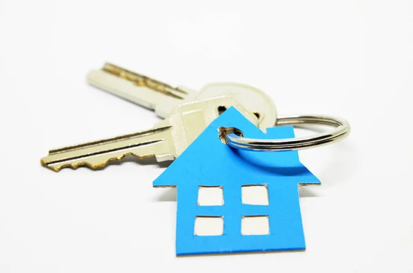 Evin anahtarları ile mavi ev Anahtarlık — Stok fotoğraf