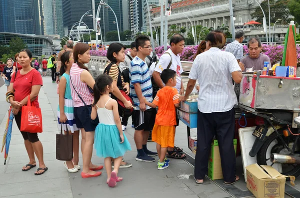 Street ice cream seller in Singapore — Stock Photo, Image