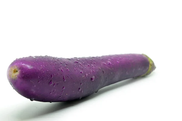 Su damlası ile mor patlıcan — Stok fotoğraf