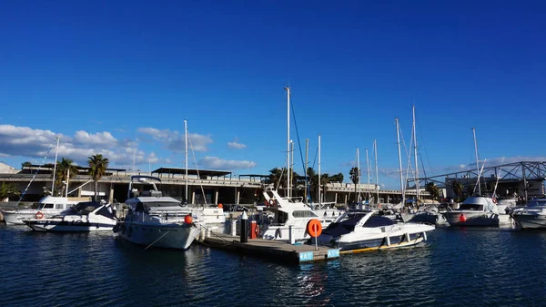 Port Vell Marine w Barcelona, Hiszpania. — Zdjęcie stockowe