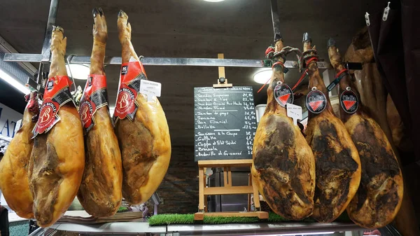 Tienda de carne en el mercado de La Boquería — Foto de Stock