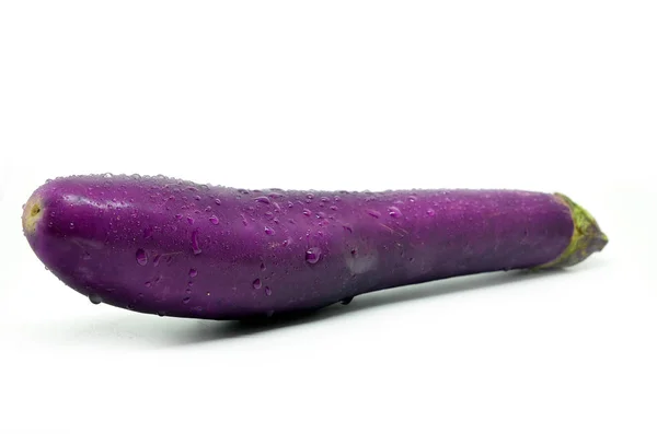 Aubergine pourpre avec goutte d'eau — Photo