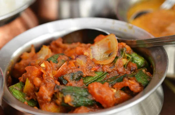 Bhindi masala vagy okra curry — Stock Fotó