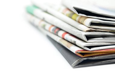 Gazeteler katlandı ve istiflendi