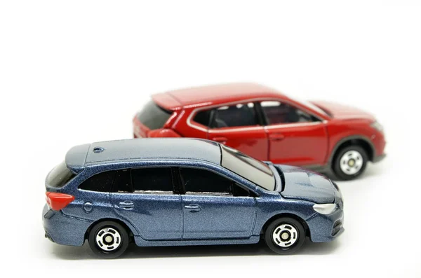 青と赤の小さなおもちゃの車 — ストック写真