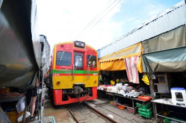 Mae Klong tren marrket, Tayland