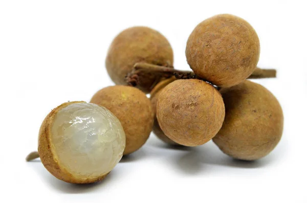 Longan pada latar belakang putih — Stok Foto