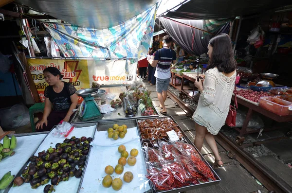 Mae Klong Zug Marrket, Thailand — Stockfoto