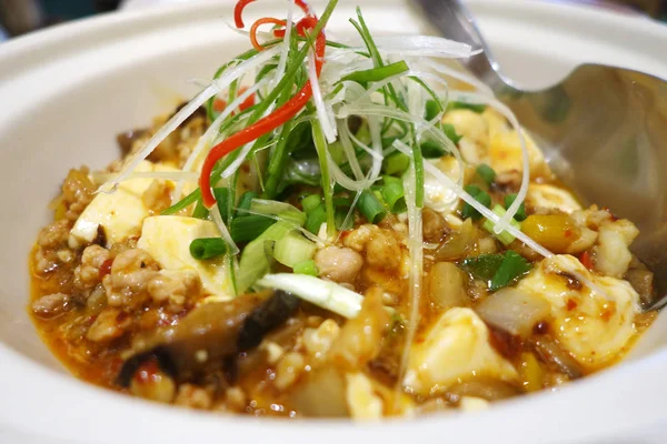 豆腐とミンチのピリ辛炒め — ストック写真