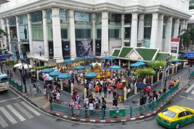 Turist Erawan tapınak Bangkok ziyaret