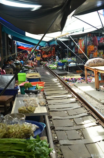 Mae Klong trein marrket, Thailand — Stockfoto