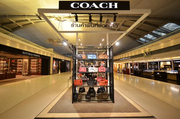 スワンナプーム国際空港のコーチ boutiqie — ストック写真