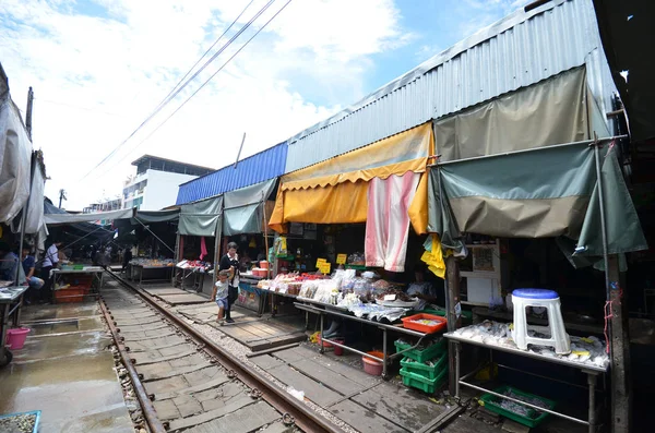Mae Klong mercado de trenes, Tailandia — Foto de Stock