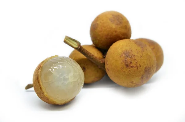 Longan su sfondo bianco — Foto Stock