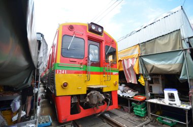 Mae Klong tren marrket, Tayland