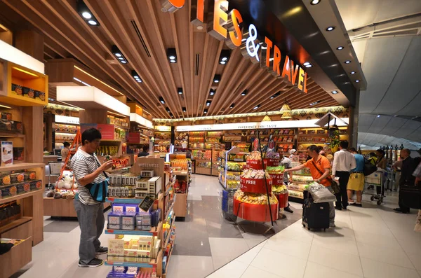 Duty free shop no Aeroporto de Suvarnabhumi, Bancoc — Fotografia de Stock