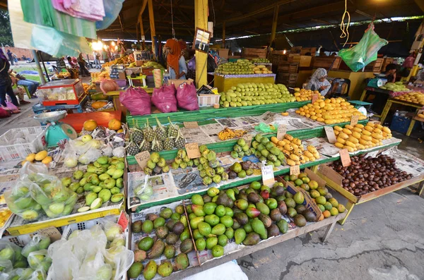 Φρούτα στους πάγκους Kota Kinabalu Σαμπάχ — Φωτογραφία Αρχείου