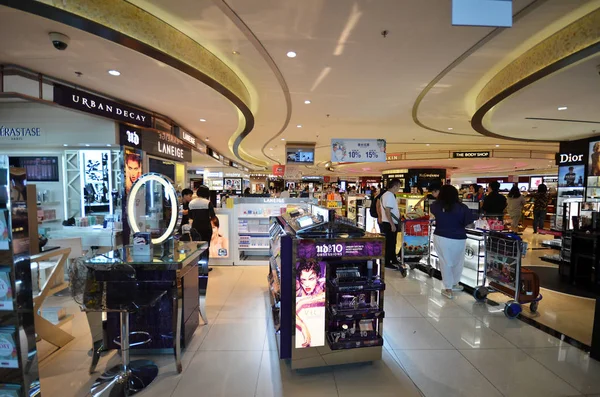 Cosmetics store at Changi Airport — Stock Photo, Image