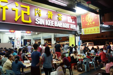 Kota Kinabalu 'da Sin Kee Bah Kut Teh' de kuyruk oluşturan müşteriler
