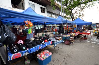 Kota Kinabalu Filipino piyasada satılan el sanatları