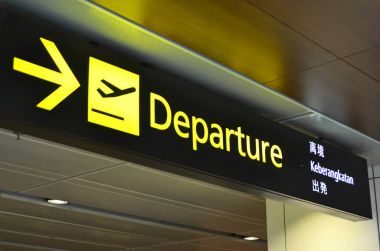 Changi Airport Terminal 1 kalkış işaret asmak