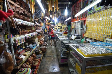 Kota Kinabalu Filipino piyasada satılan el sanatları