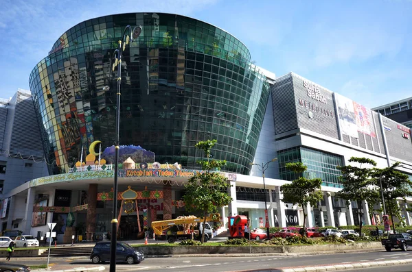 Suria Sabah Kota Kinabalu 'da bir alışveriş merkezi.