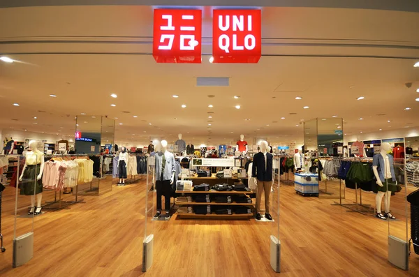 Negozio Uniqlo situato a Kota Kinabalu — Foto Stock