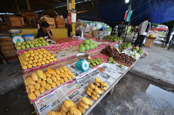 Puesto de frutas en Kota Kinabalu Sabah — Foto de Stock