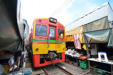 Mae Klong tren marrket, Tayland