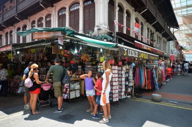 Singapur chinatown bölgesinin hareketli sokak