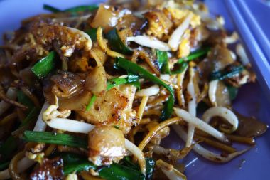 Penang Char Kway Teow kızarmış geniş Pirinç Noodle