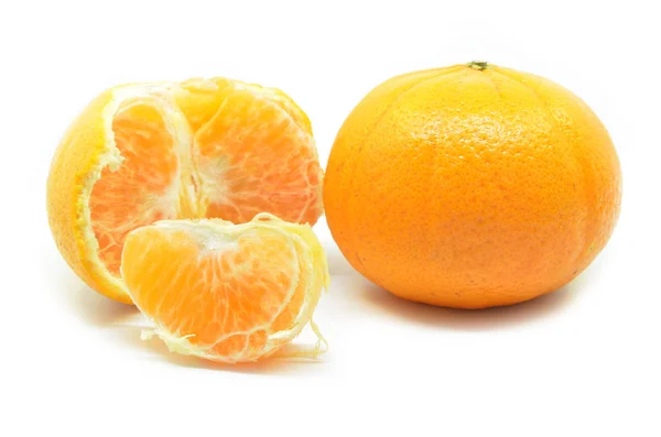 Naranjas mandarinas con segmentos — Foto de Stock