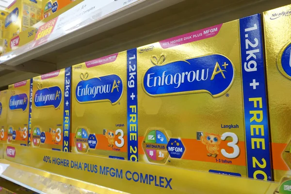 Enfagrow leite poder vendido no supermercado — Fotografia de Stock
