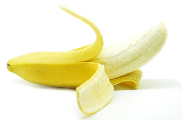 Gelbe Bananen isoliert — Stockfoto
