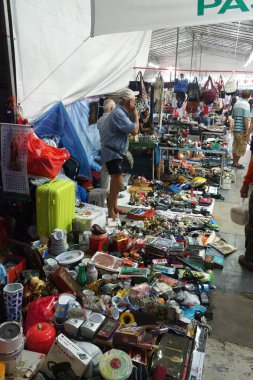 Satıcıları ikinci el malzeme çeşitli satmak