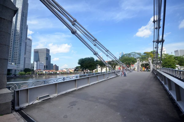 Pont Cavenagh au-dessus du fleuve Singapour, Singapour — Photo