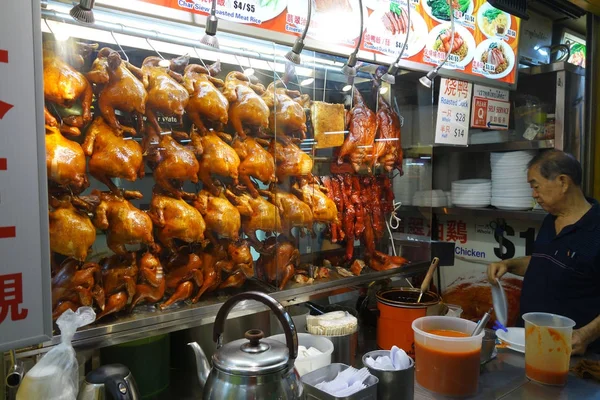 Hawker lokalne centrum na rynku w Singapurze. — Zdjęcie stockowe