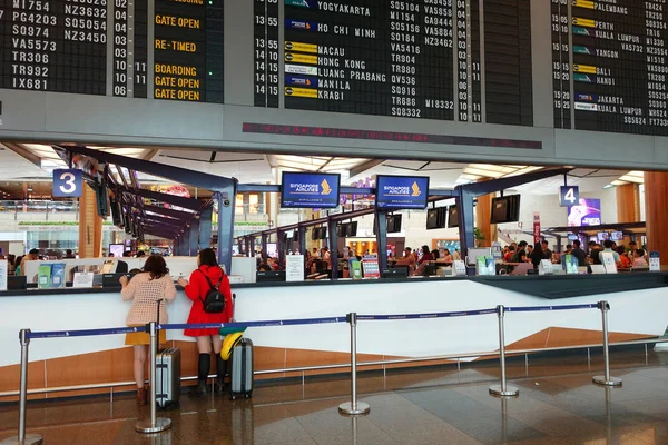 Avgångshallen i Terminal 3 i Changi flygplats — Stockfoto