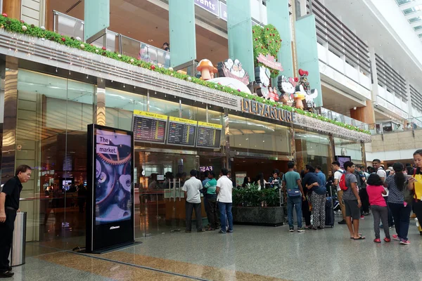 Sala de salidas en la Terminal 3 en Changi Aeropuerto —  Fotos de Stock