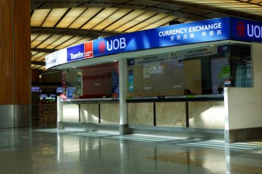 Singapur Changi Havaalanı Kiosk alışverişi para birimi